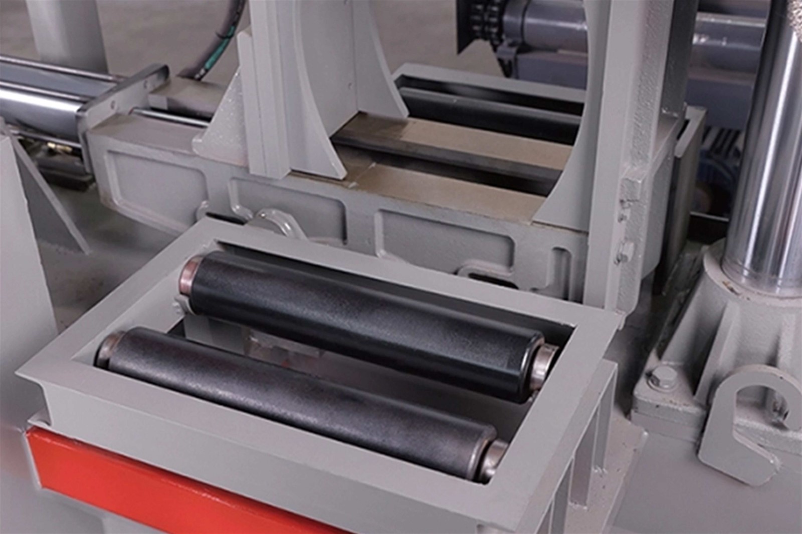 Details of the sawing machine roller sawing table Details of the sawing machine roller sawing table