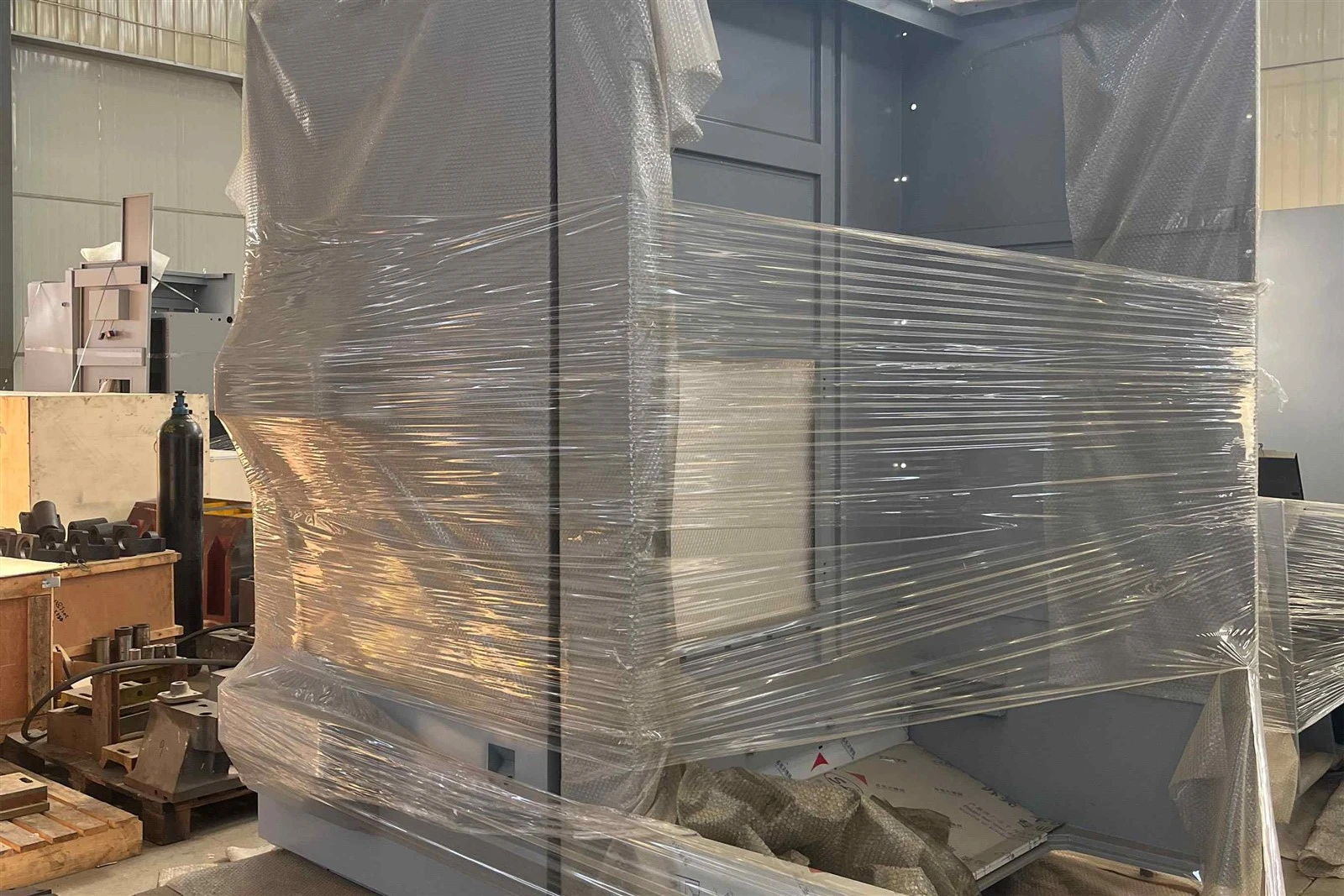 Fully enclosed lathe Fully enclosed lathe
